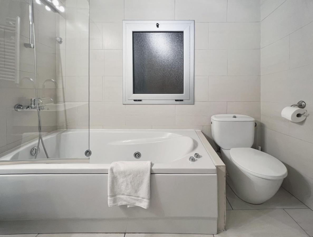 Stay U-Nique Apartments Placa Universitat برشلونة المظهر الخارجي الصورة