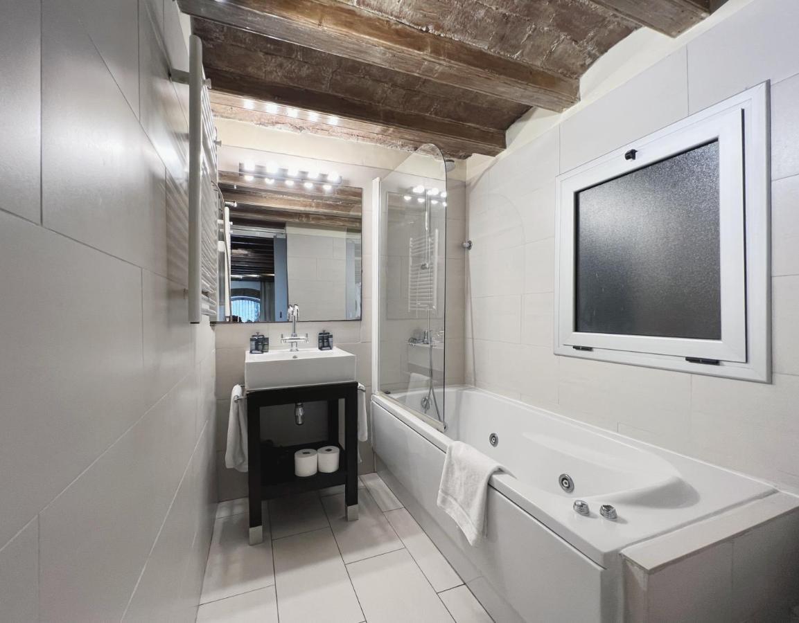 Stay U-Nique Apartments Placa Universitat برشلونة المظهر الخارجي الصورة