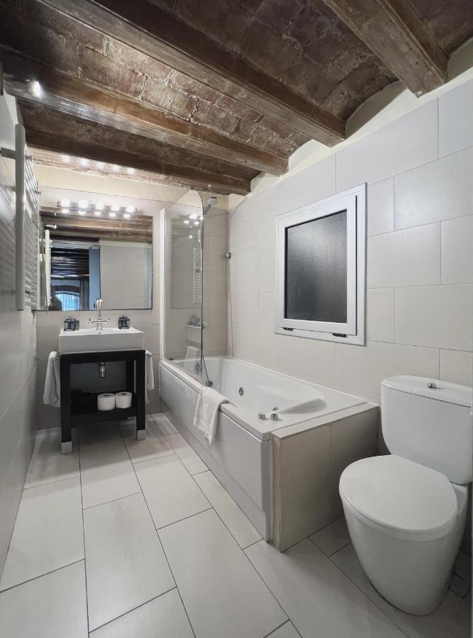Stay U-Nique Apartments Placa Universitat برشلونة المظهر الخارجي الصورة